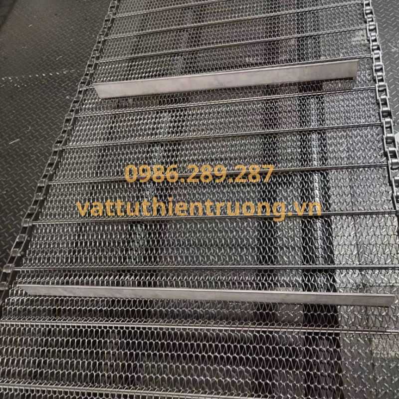Băng Tải Lưới Inox Gắn Thanh Gạt